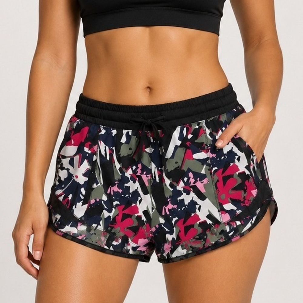 Lululemon Hotty Hot Shorts 6 Multicolor Abstract Camo Activewear Gym Workout